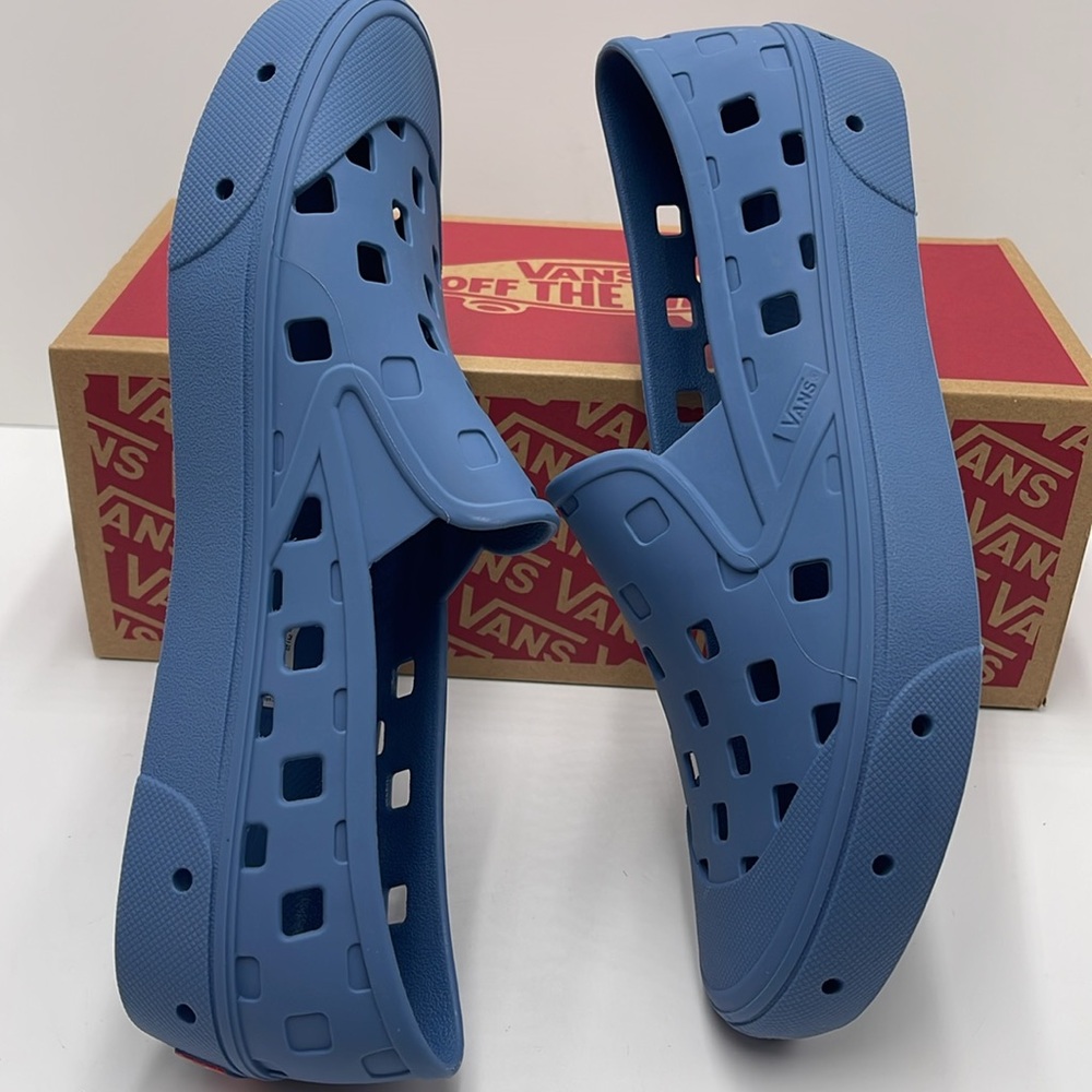 Vans • WMNS Slip-On Trk
Captains Blue
VN0A5HF8ZR8
Sneakers - Picture 12 of 16